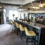 Cómo cuidar la tapicería de tus muebles de hotel o restaurante