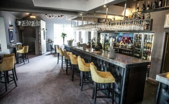 Cómo cuidar la tapicería de tus muebles de hotel o restaurante
