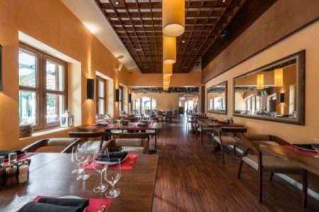 Elige los mejores asientos tapizados para tu bar o restaurante